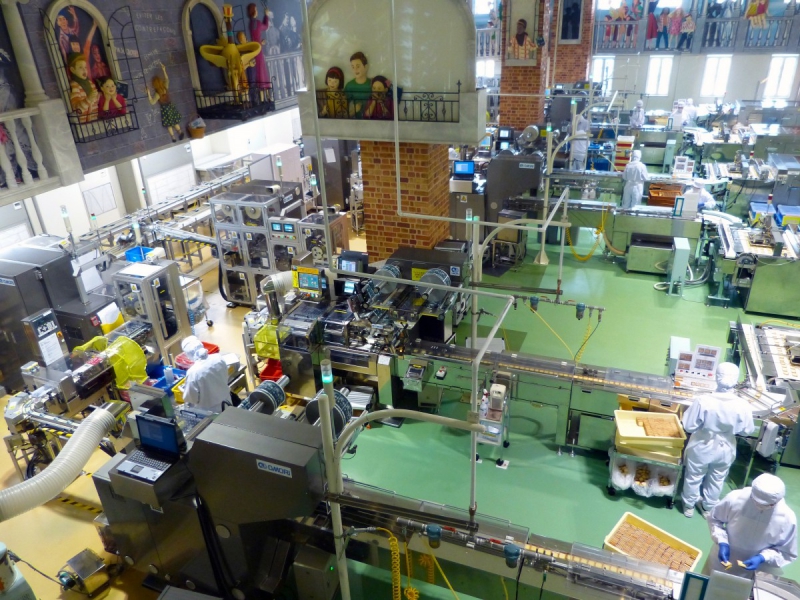 chocolaterie-ROQUEBRUNE CAP MARTIN-min_japan_sapporo_chocolate_factory_label_packaging_cookie_machine_operators-961509